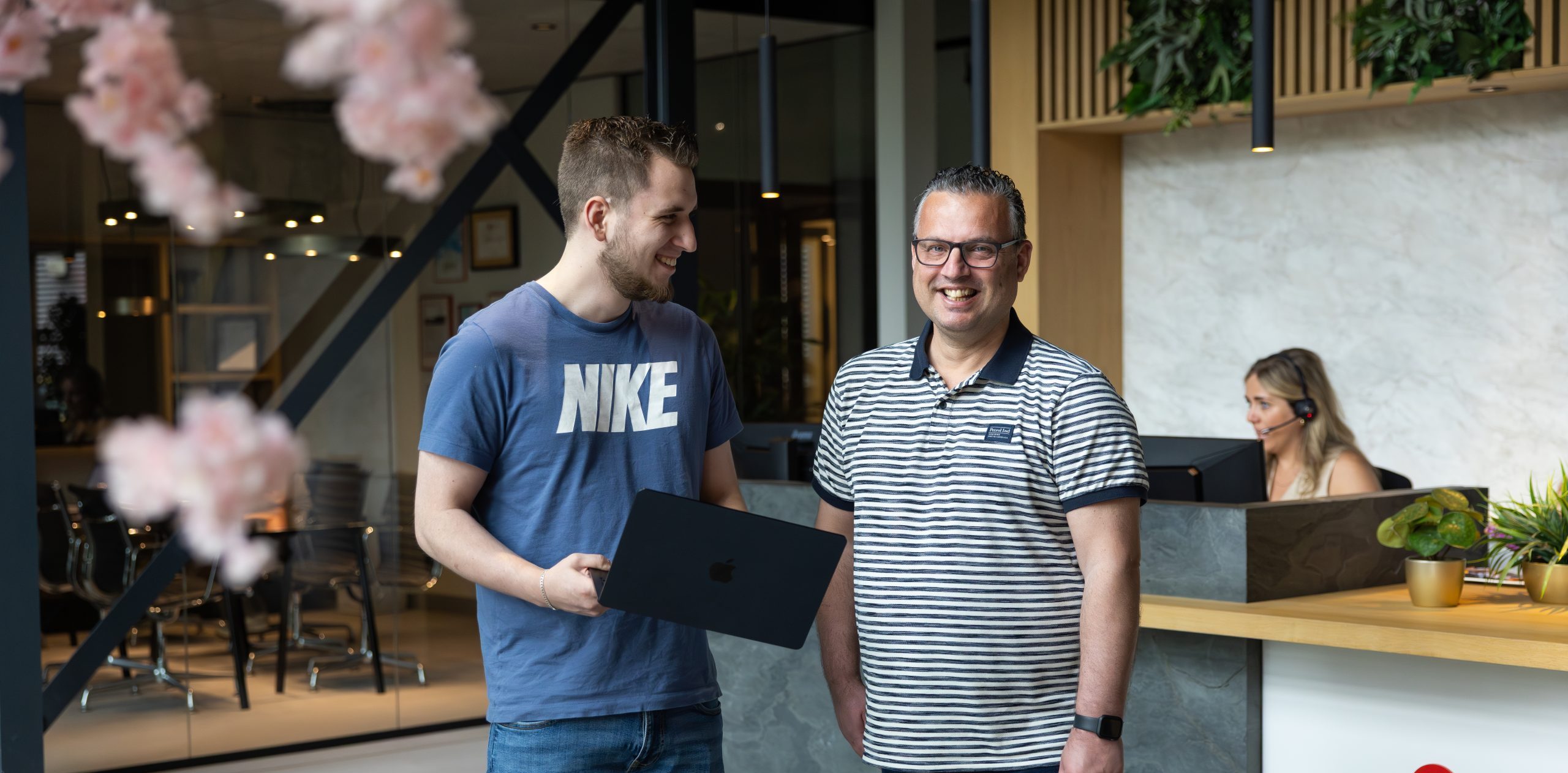 Dennis met collega | Alklima Mitsubishi Electric